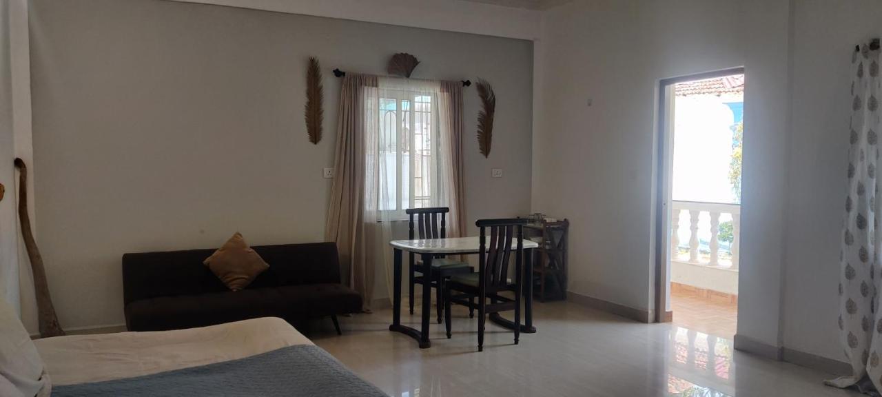 J-House, Spacious Apartments With Balconies, Thalassa 1Min Away Siolim Dış mekan fotoğraf