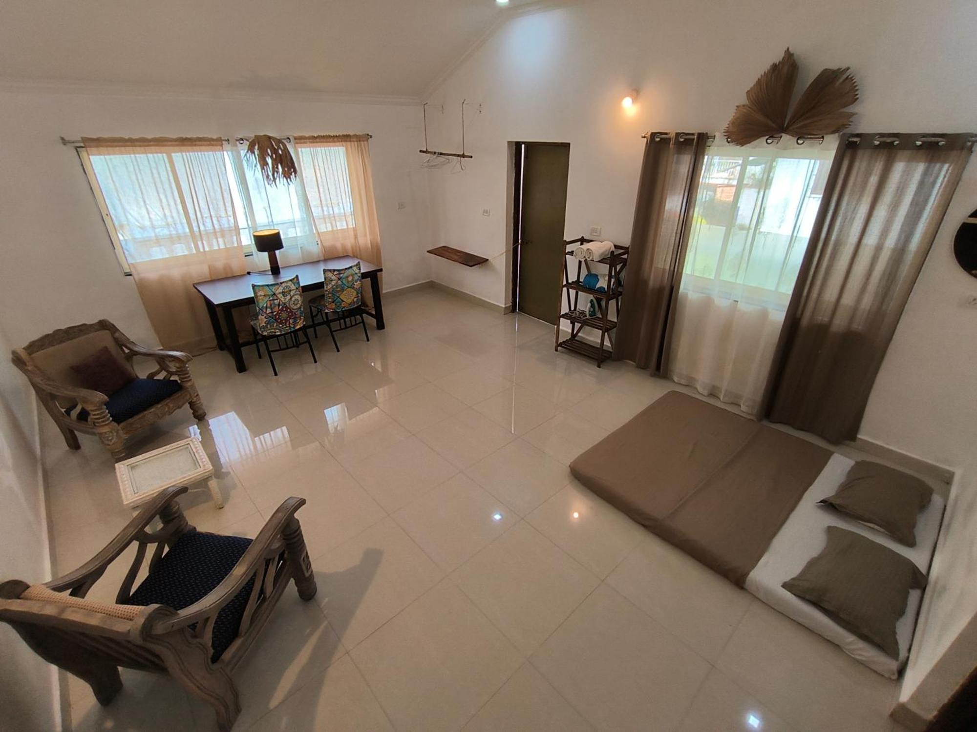 J-House, Spacious Apartments With Balconies, Thalassa 1Min Away Siolim Oda fotoğraf